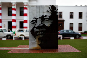 Portrait von Nelson Mandela vor dem Rathaus von Stellenbosch, Südafrika