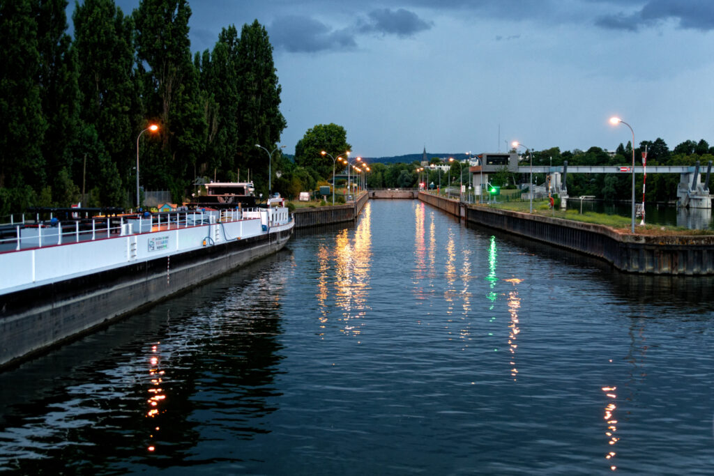 Schleuse Suresnes mit Höhenunterschied 3,17