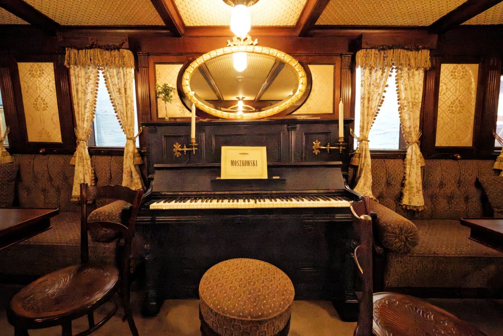 Lounge der ersten Klasse, MS Finnmarken, Hurtigruten Museum, Stockmarknes