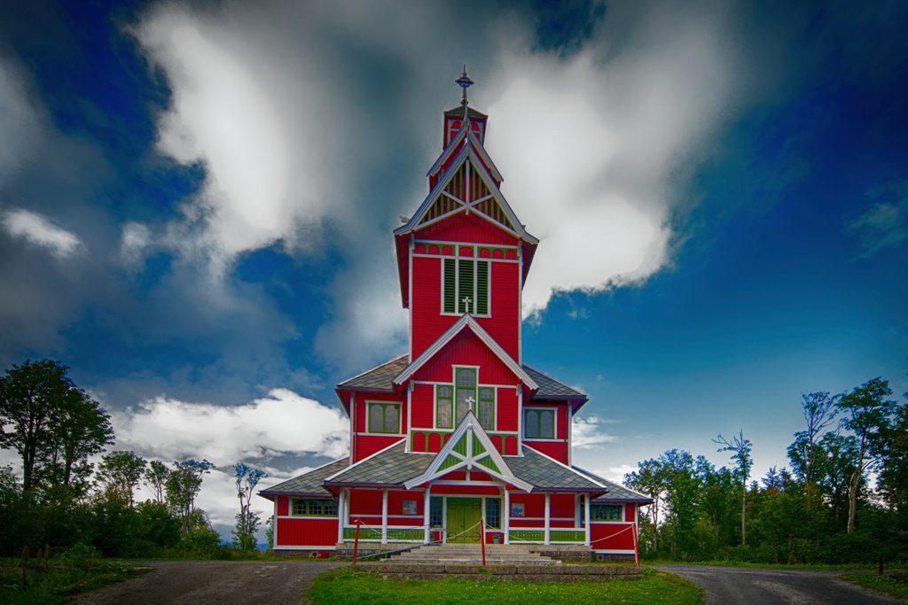 Buksnes Kirke in Gravdal bei Leknes, Lofoten, Norwegen