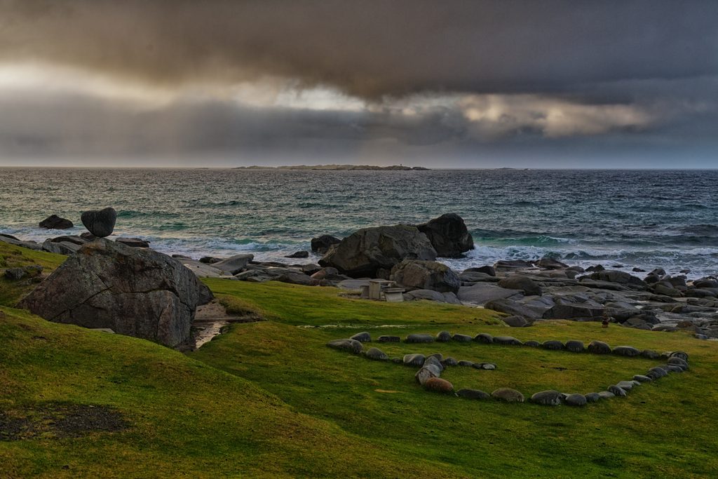 Herzen am Uttakleiv-Strand, Lofoten, Norwegen