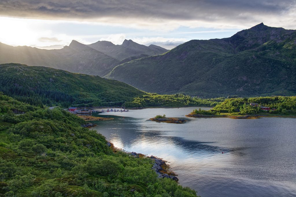 Die Berge Higravstindan, Trolltindan und Rulten, Lofoten, Norwegen