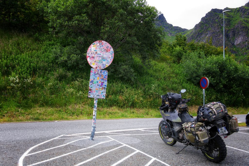 Parkplatz am Ende der Europastraße 19, Lofoten, Norwegen